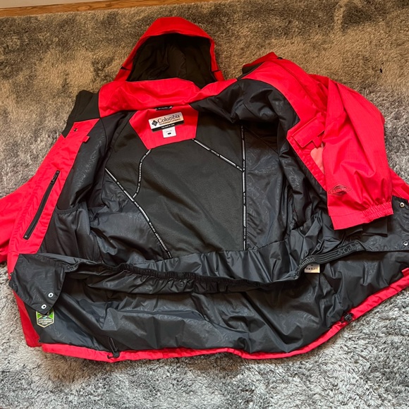 Red Columbia Winter Jacket - Picture 4 of 9
